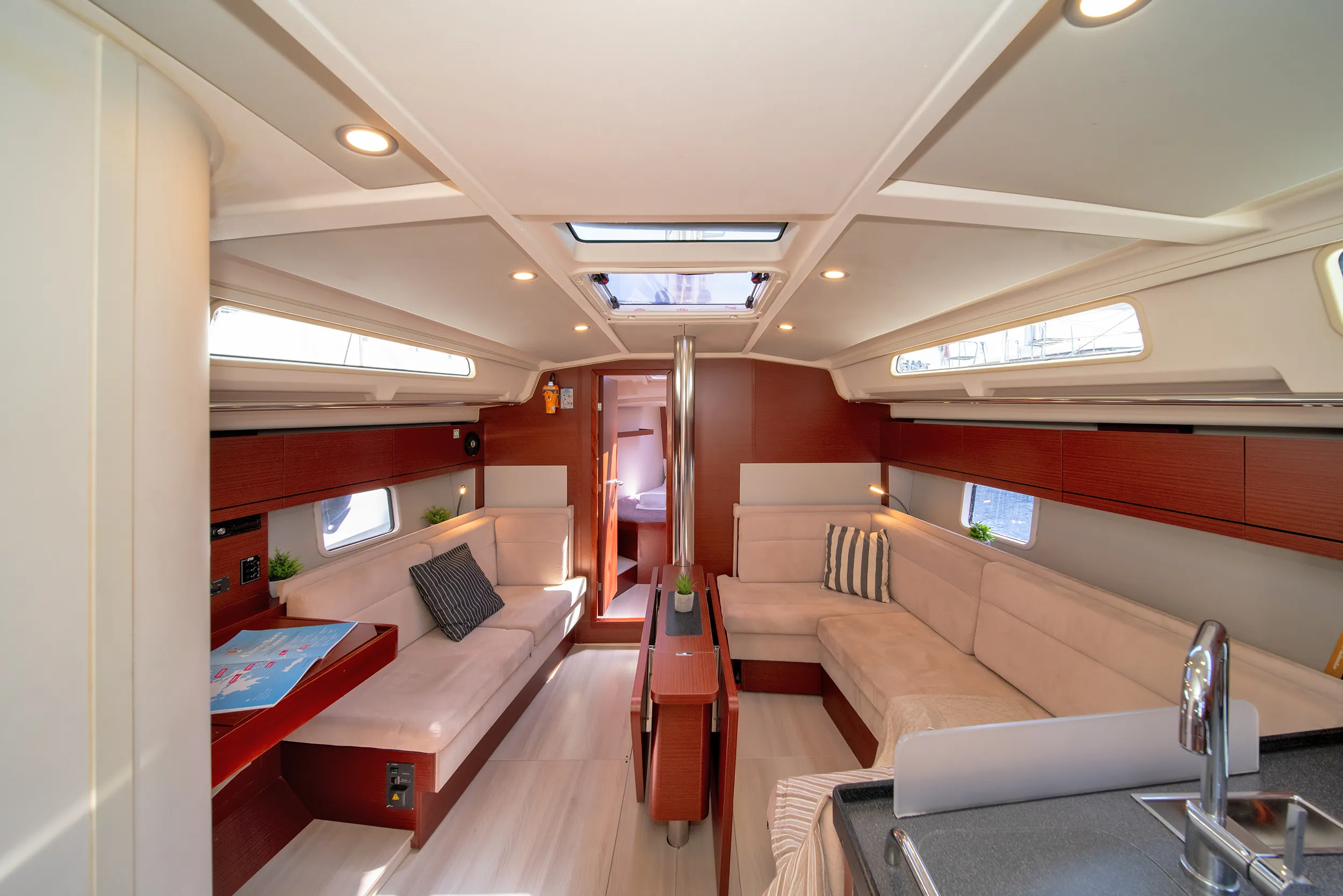 Image slide 250823