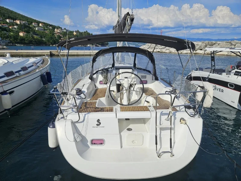 Oceanis 34 Finia boat image