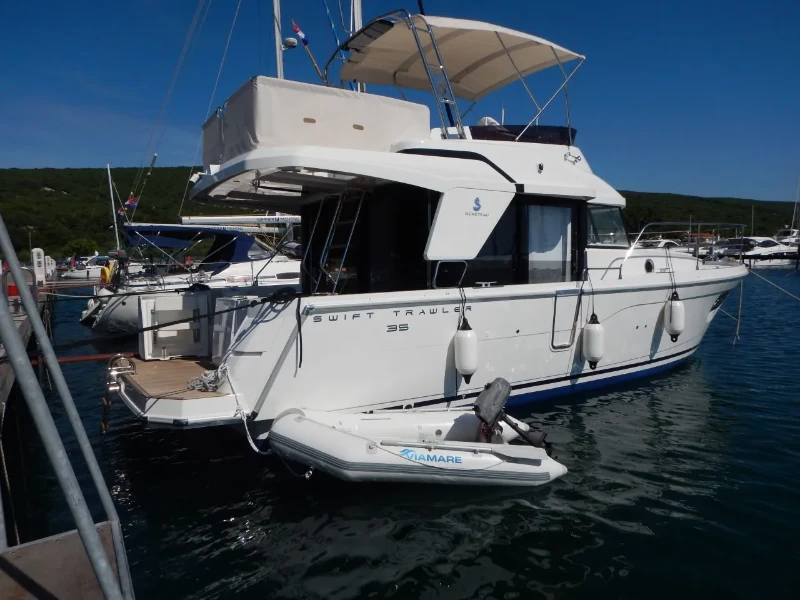 Swift Trawler 35 KAYCI boat image