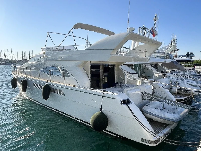 Eminence X6 LA VIE boat image