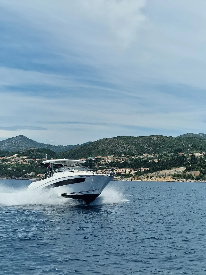 Cap Camarat 10.5 WA Comfort boat image