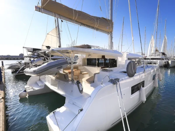 Lagoon 46 MIDLIFE CRISIS boat image