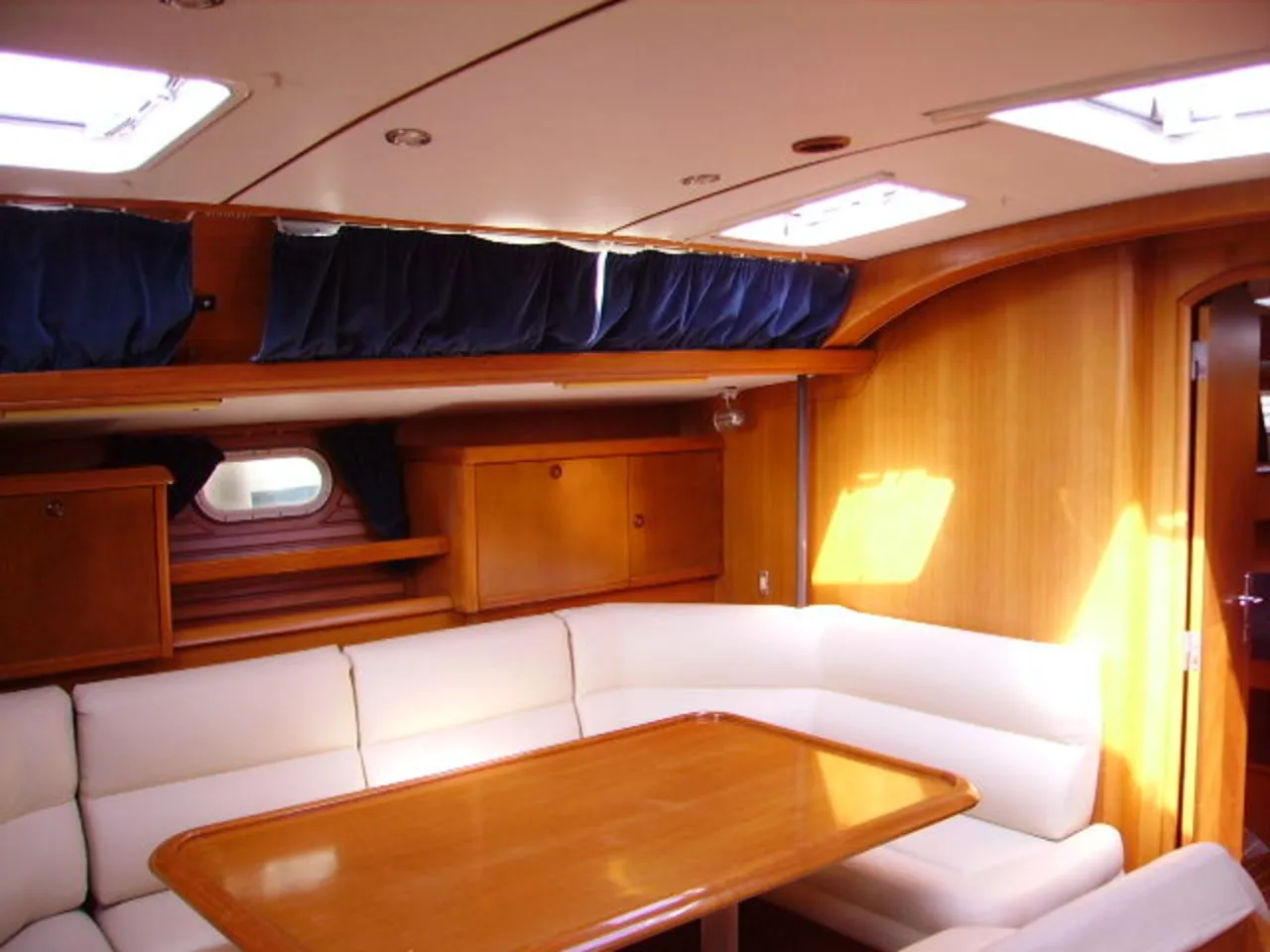 Image slide 2588