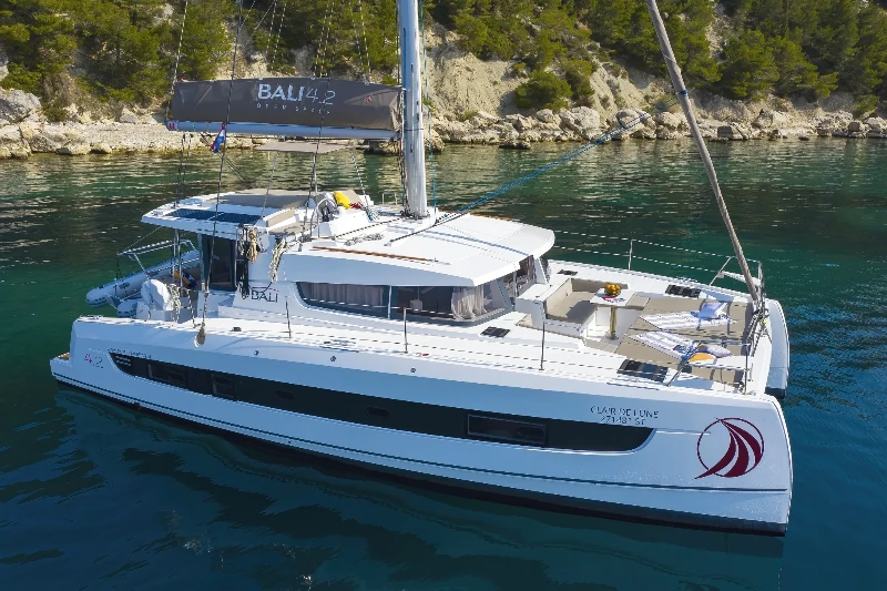 Bali 4.2 Clair de Lune boat image