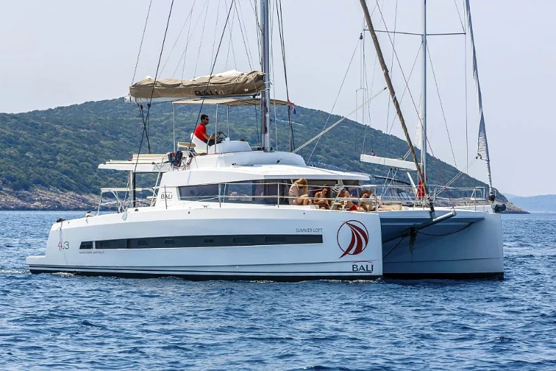 Bali 4.3 Summer Loft boat image