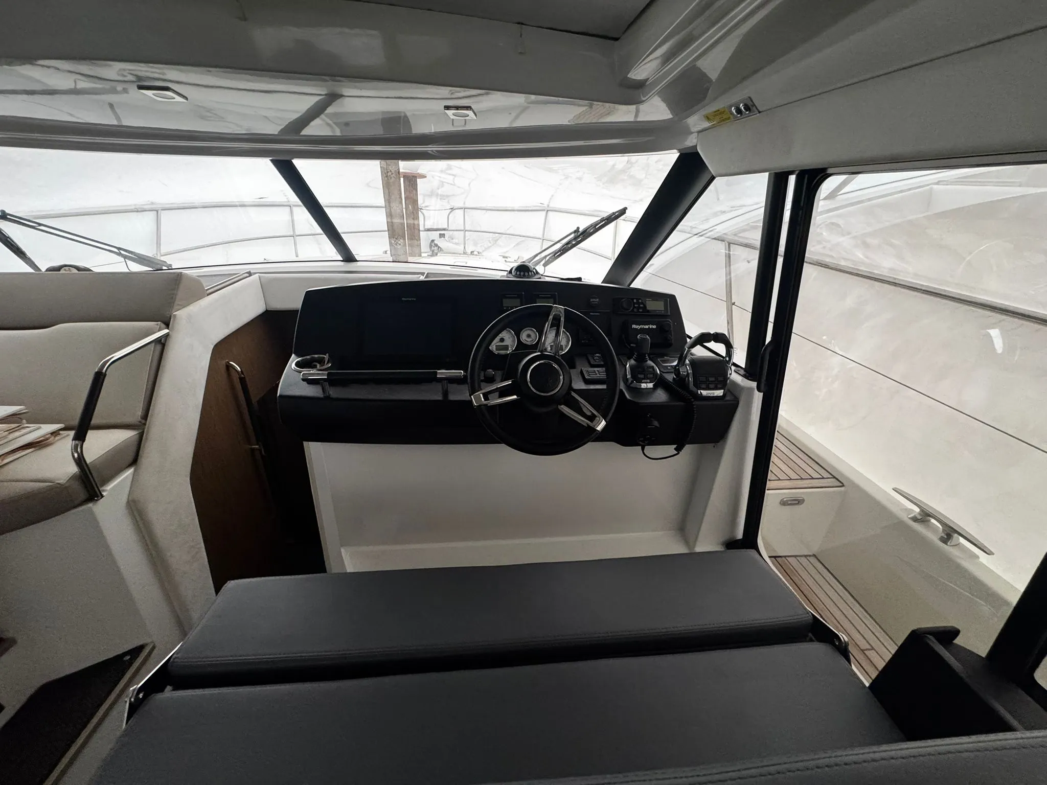 Image slide 261024