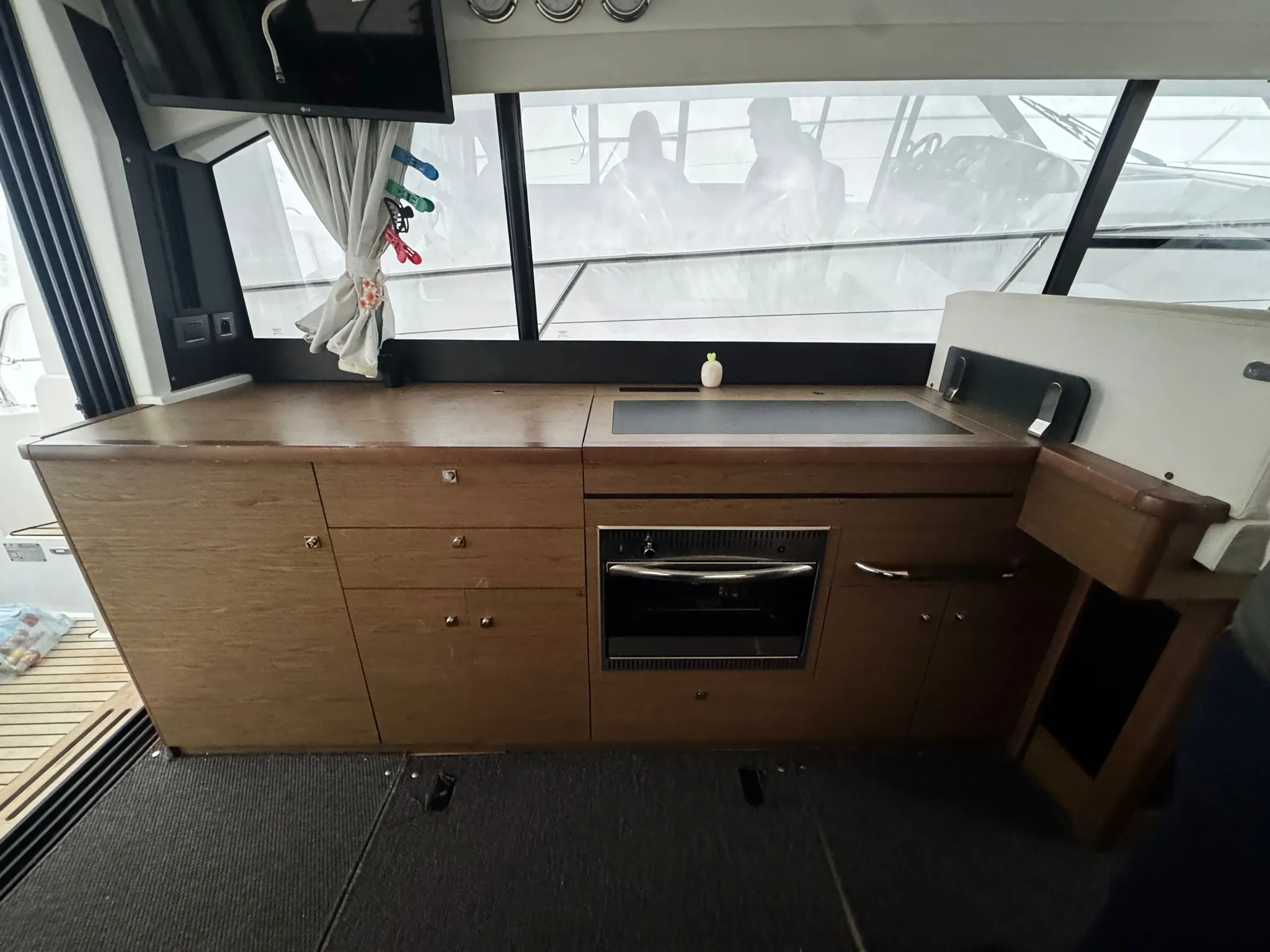 Image slide 261026