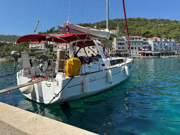 Oceanis 35 GALA boat image