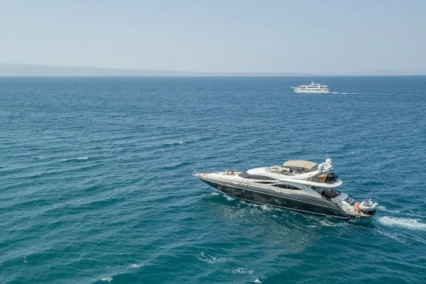 Sunseeker Manhattan 84 Skywater boat image
