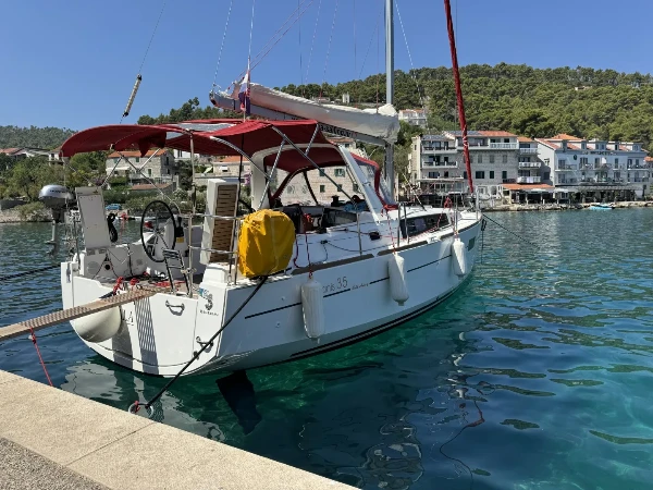 Oceanis 35 Gala boat image