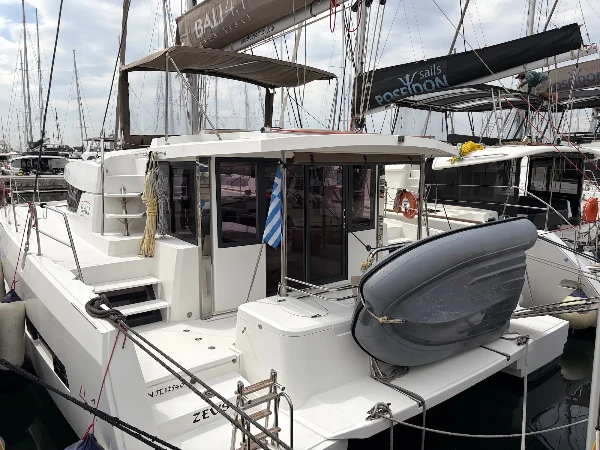 Bali 4.1 Zeus boat image
