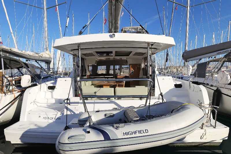 Bali Catspace Agua De Luna boat image