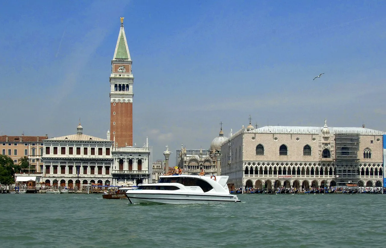 Image slide 280216
