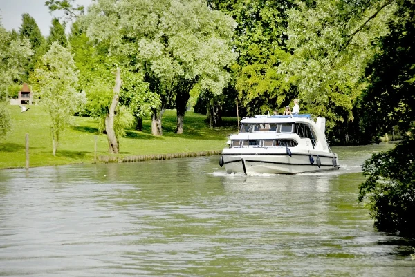 Minuetto 6 05 boat image