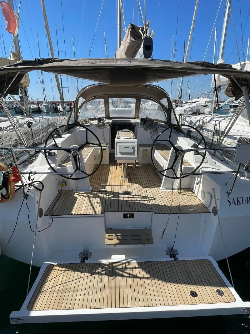 Bootsbild Bavaria C42 Sakura J