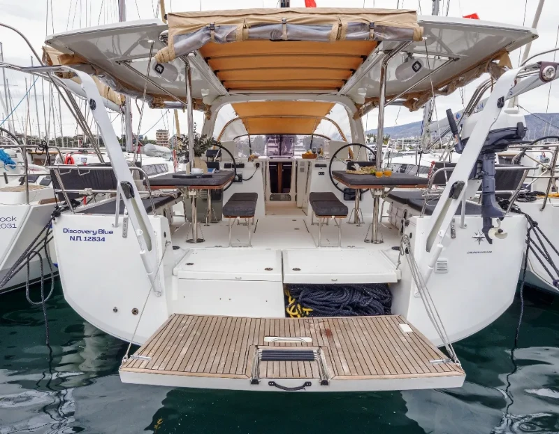 Bootsbild Sun Loft 47 Discovery Blue