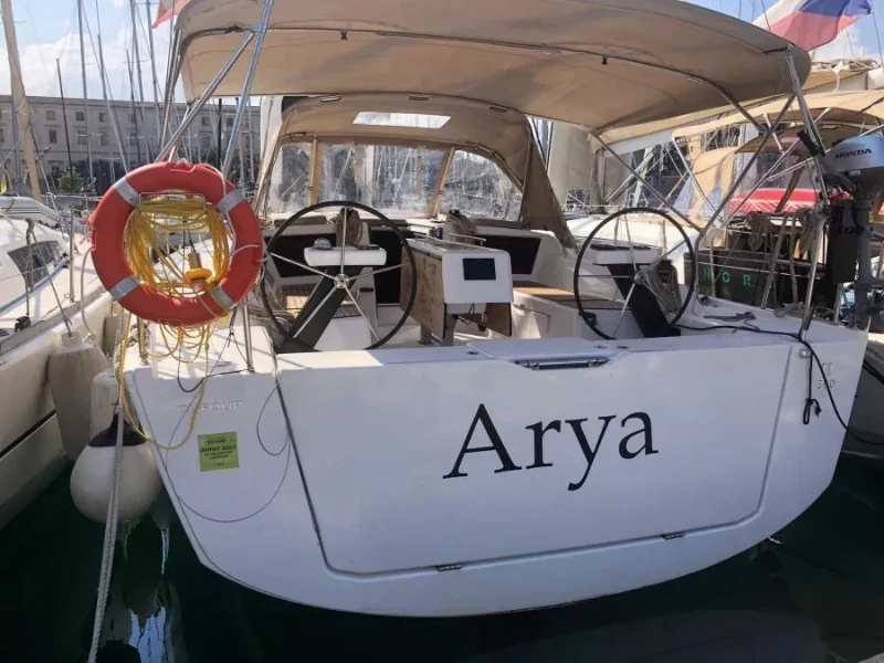 Immagine della barca Dufour 390 Arya