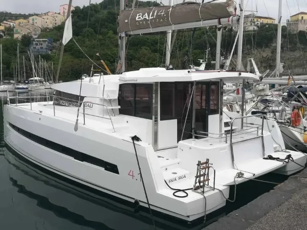 Bali 4.1 Siga Siga boat image