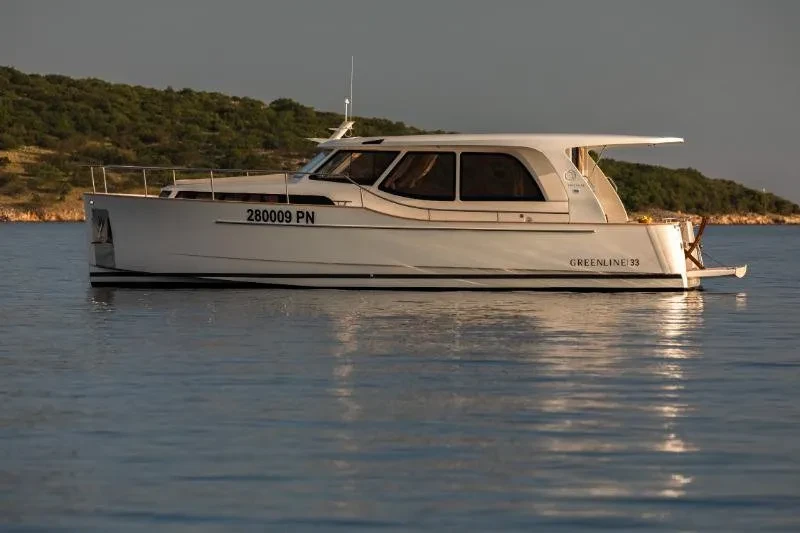 Greenline 33 Ondine boat image