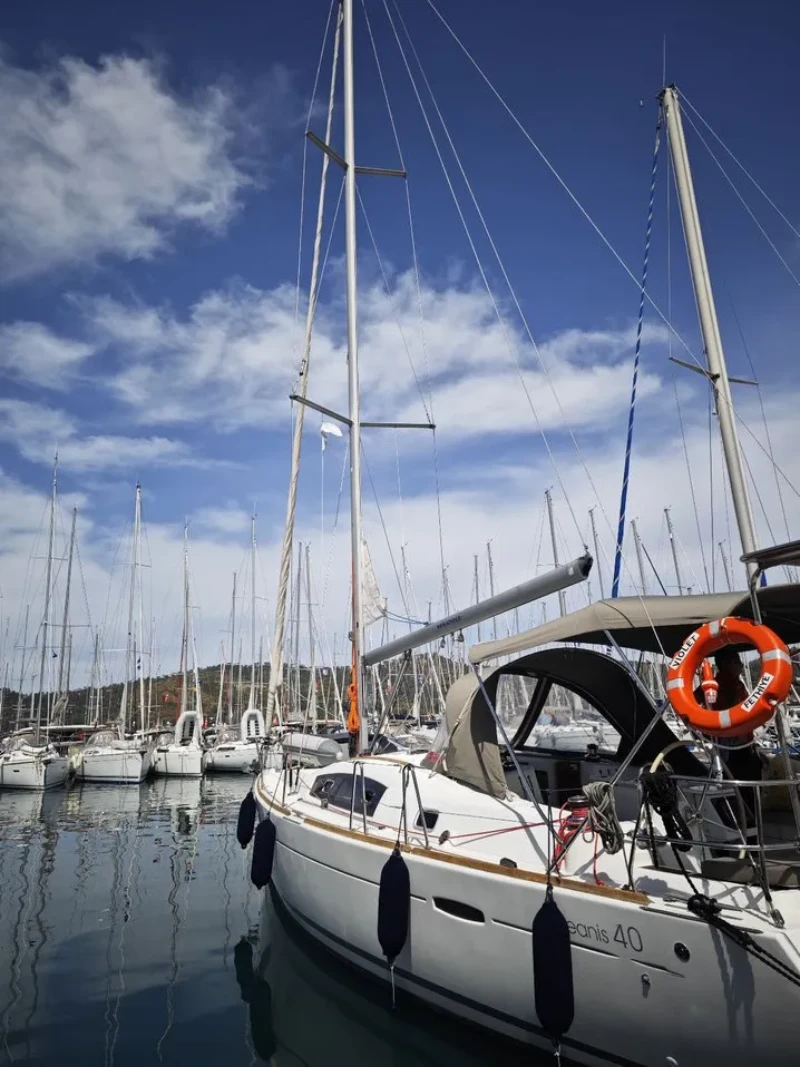 Oceanis 40 Violet boat image