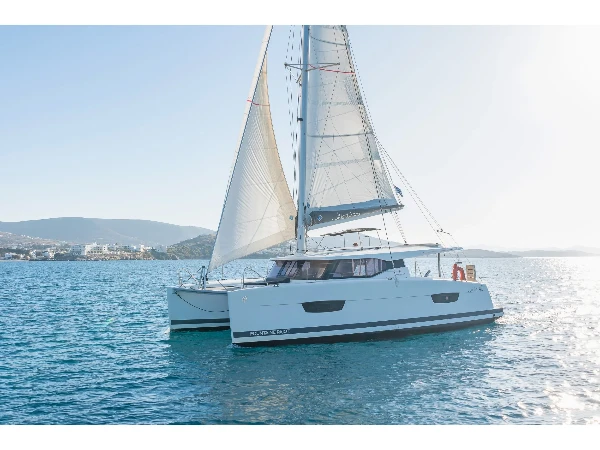 Lucia 40 E.S. II boat image