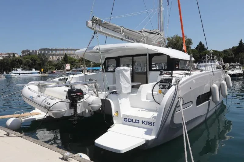Excess 11 - 4 + 1 + 1 cab. Gold Kiss boat image