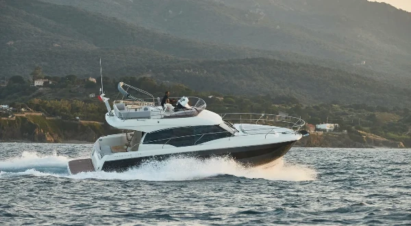 Prestige 420 Fly - 2 cab. Martin boat image