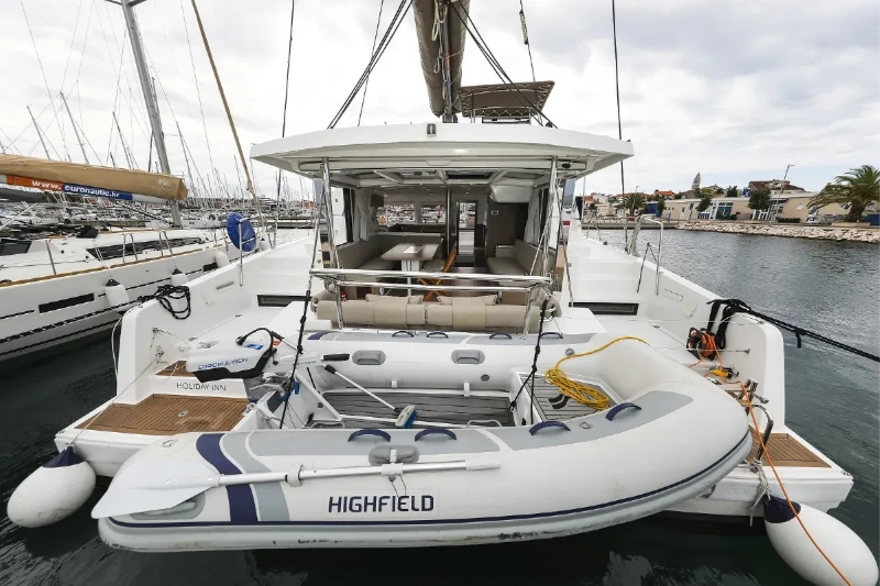 Bali 4.2 Holiday Inn boat image