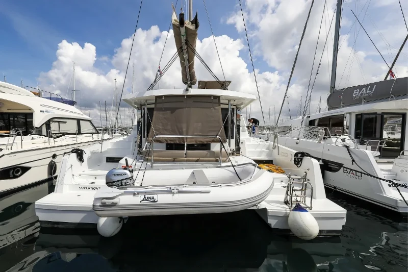 Bali 4.2 Supernova boat image