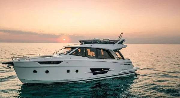 Greenline 45 Fly Pepper boat image