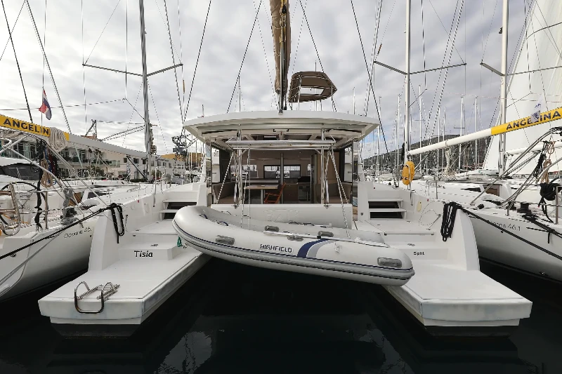 Bali 4.3 Tisia boat image