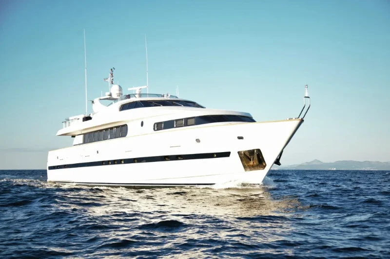 Bugari 100 - 5 + 2 cab. Project Steel boat image