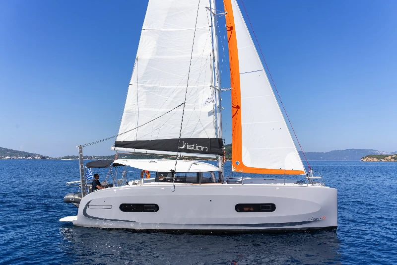 Excess 11 - 4 + 1 + 1 cab. Luna boat image