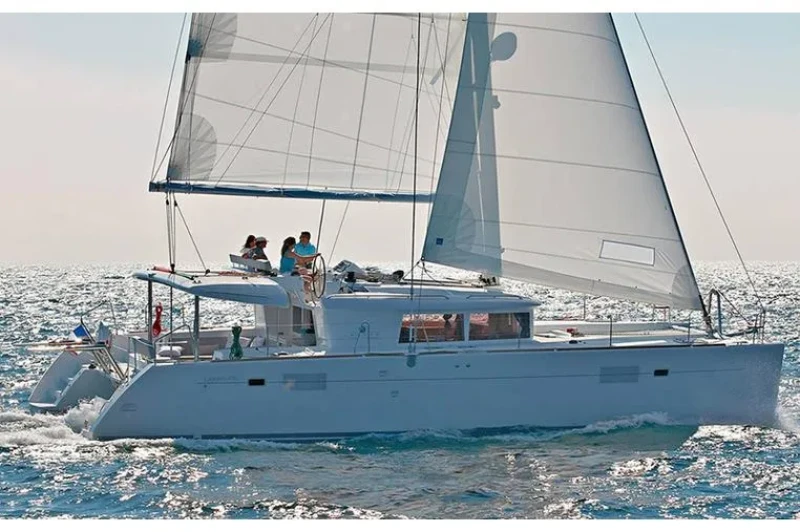 Lagoon 450 Thoe boat image