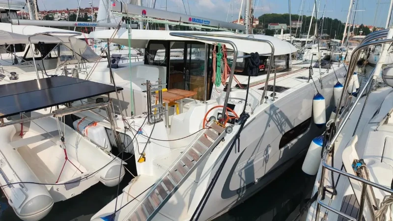 Excess 11 - 4 + 1 + 1 cab. Ginger Fizz V boat image