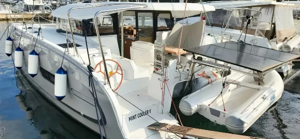 Excess 11 - 4 + 1 + 1 cab. Mint Cooler V boat image