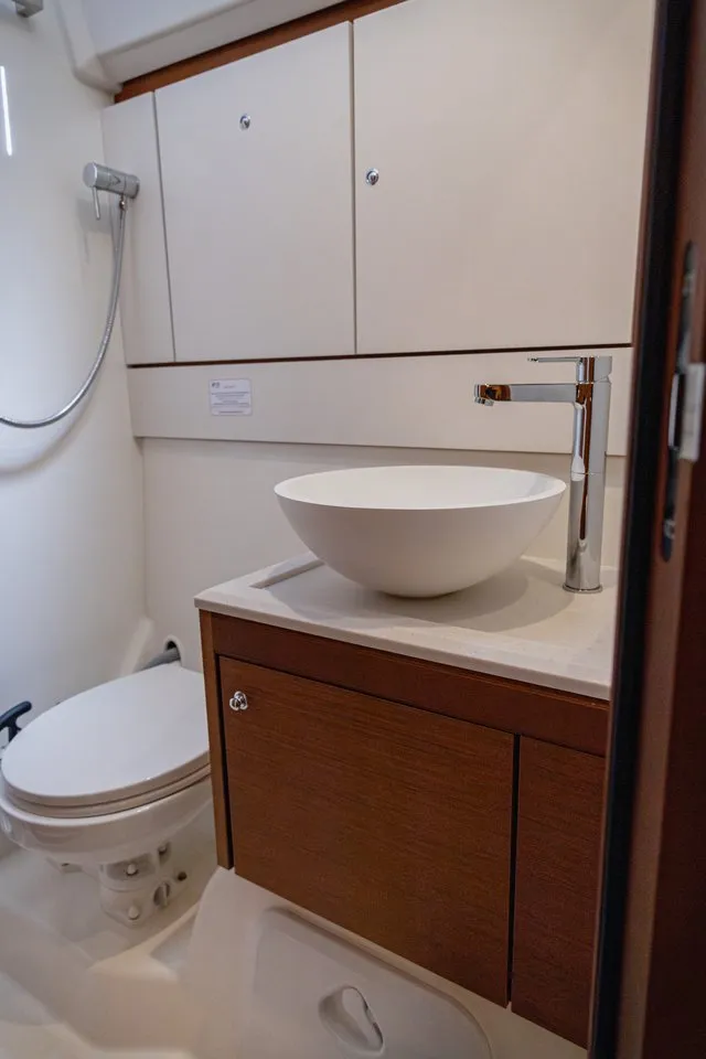 Image slide 669