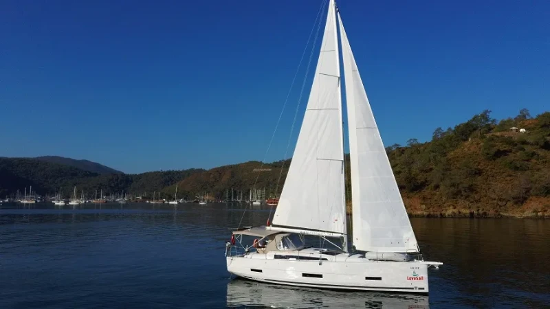 Dufour 390 La Luz boat image