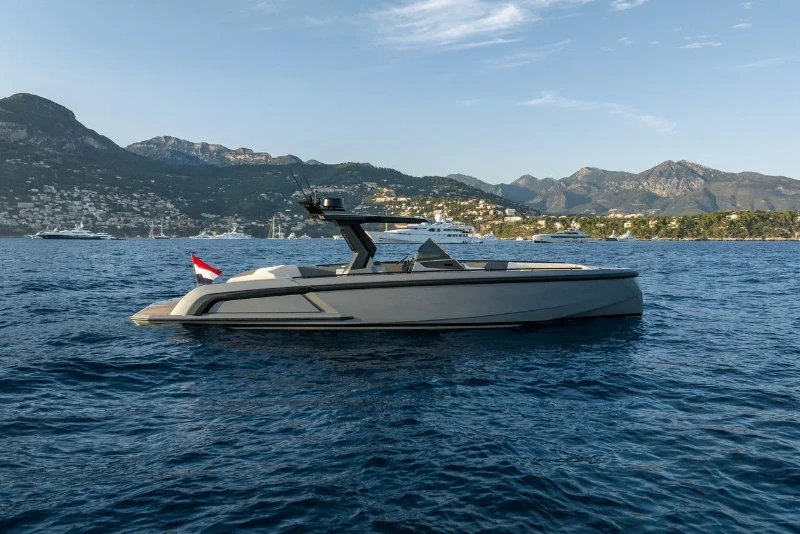 Vanquish VQ40 Goldfinger boat image