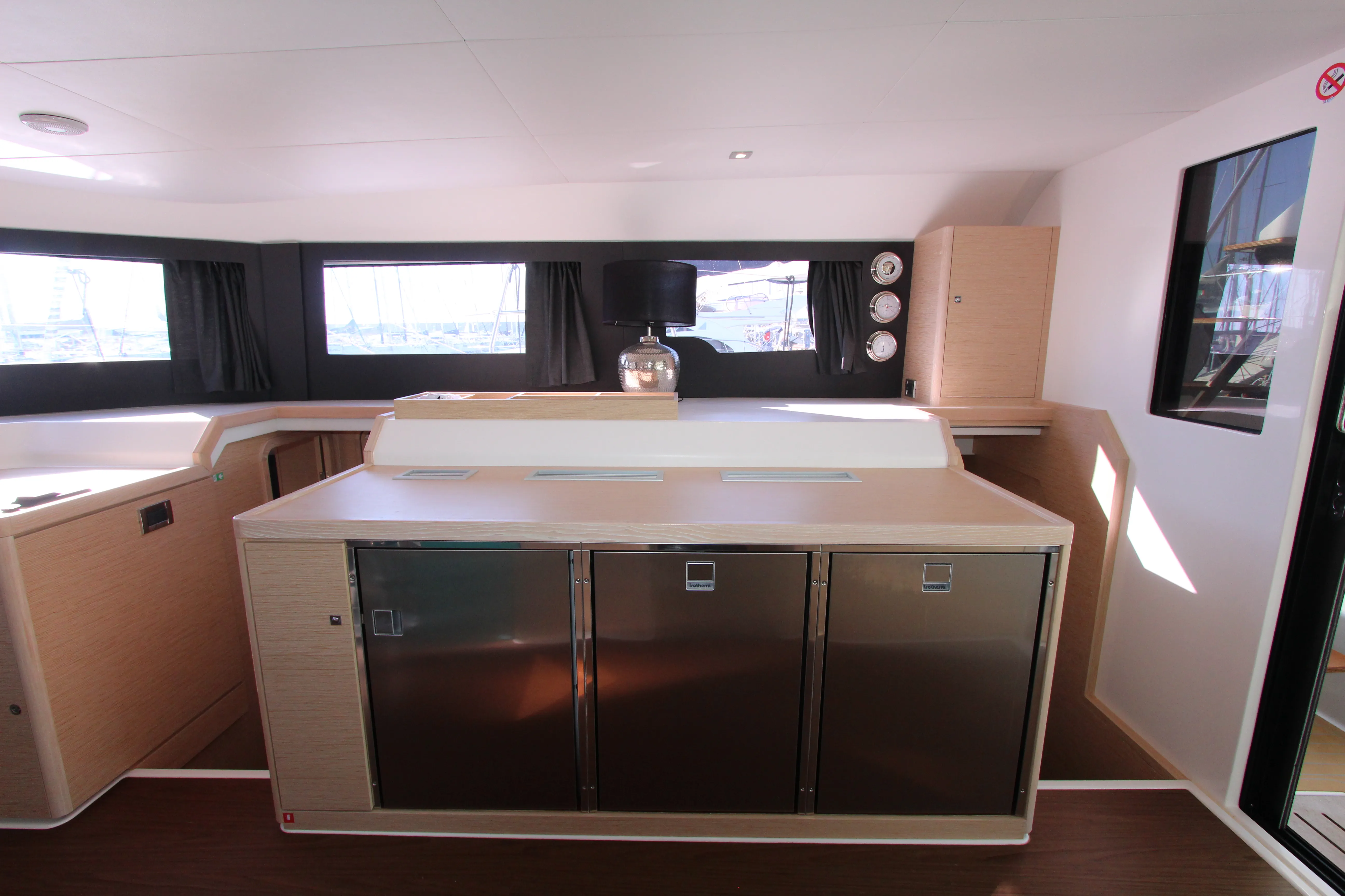 Image slide 70033