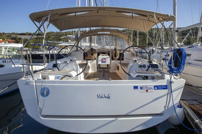 Dufour 382 GL Niké boat image