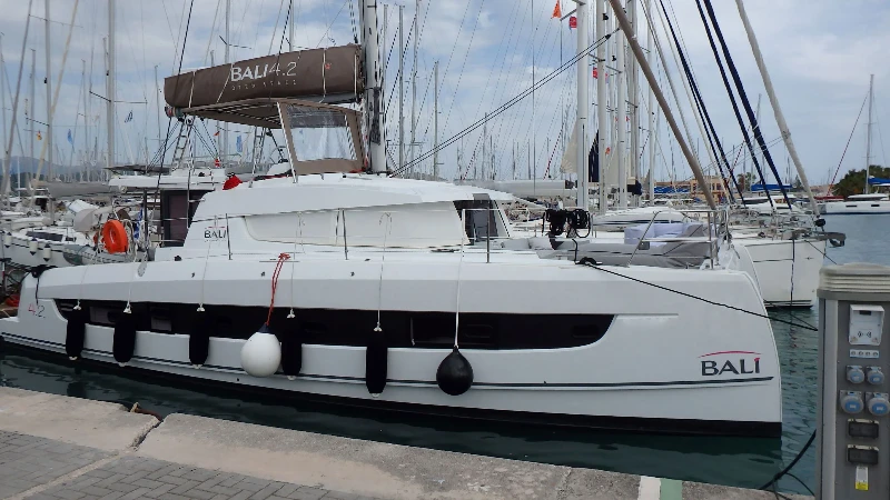 Bali 4.2 Blue Navy boat image
