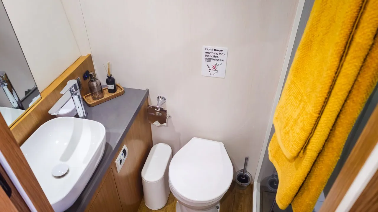 Image slide 742