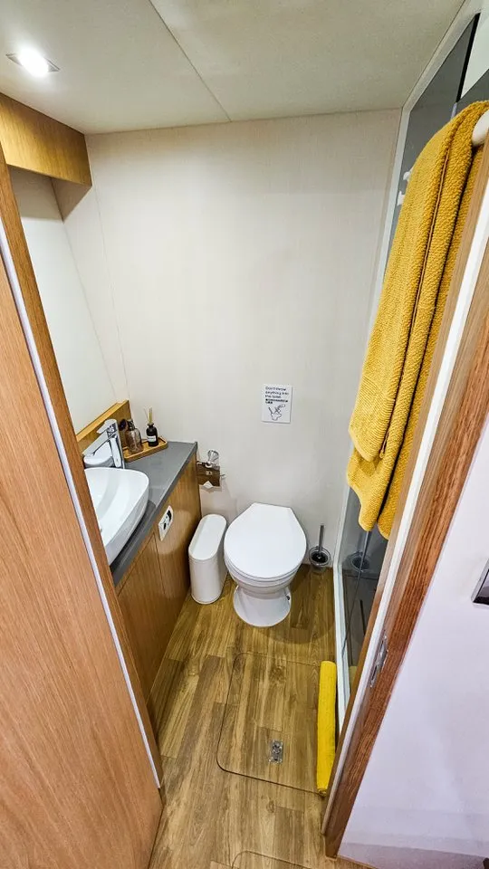 Image slide 745