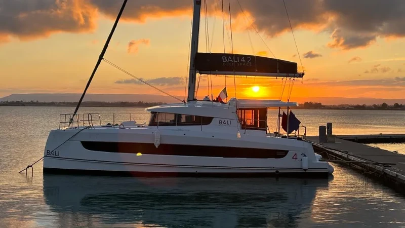 Bali 4.2 Serenity boat image