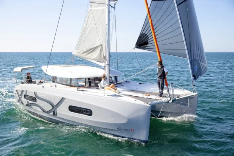 Excess 11 - 4 + 1 + 1 cab. Team Let's Go boat image