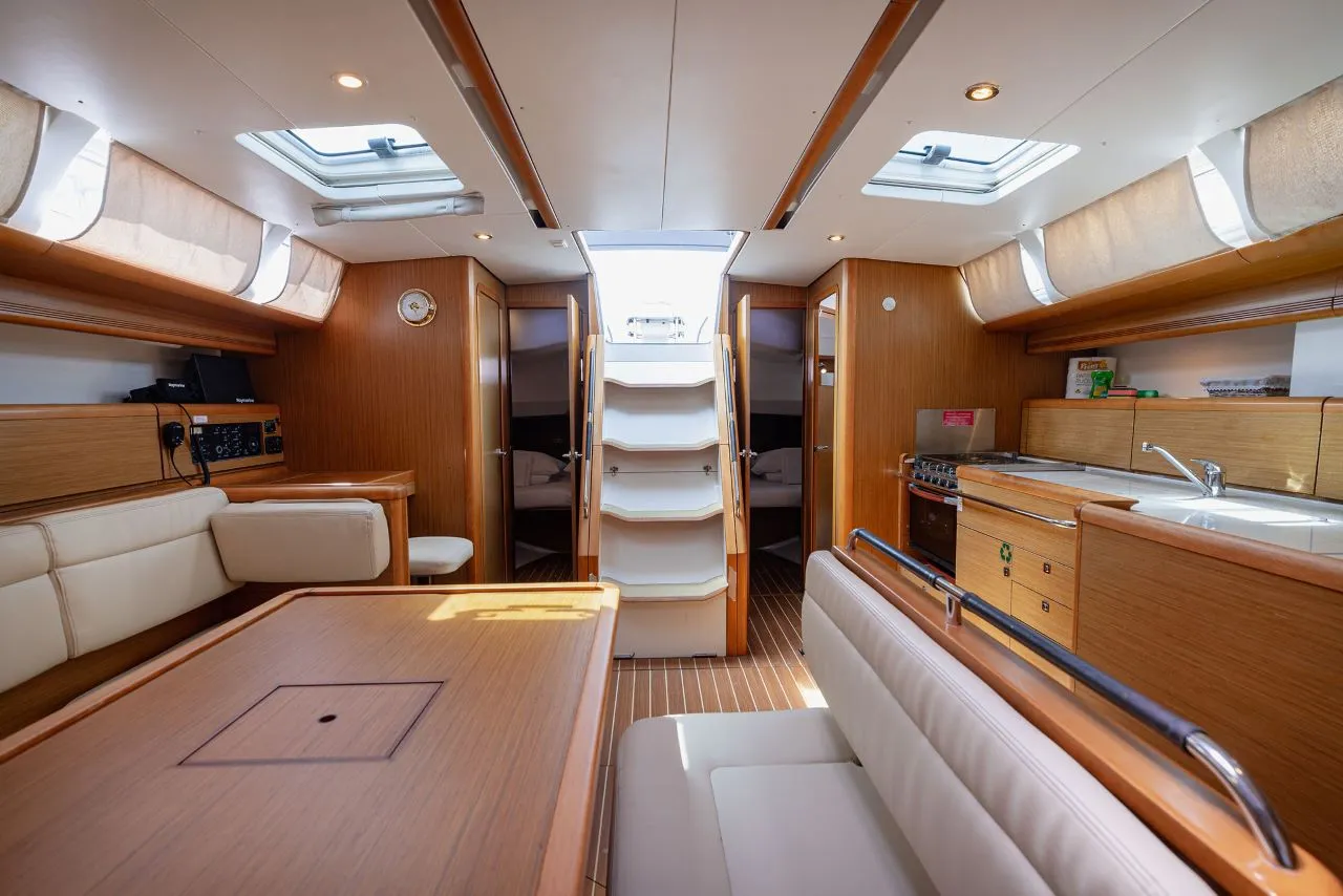 Image slide 819