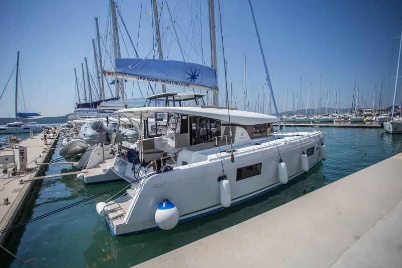 Lagoon 42 La Colombe boat image