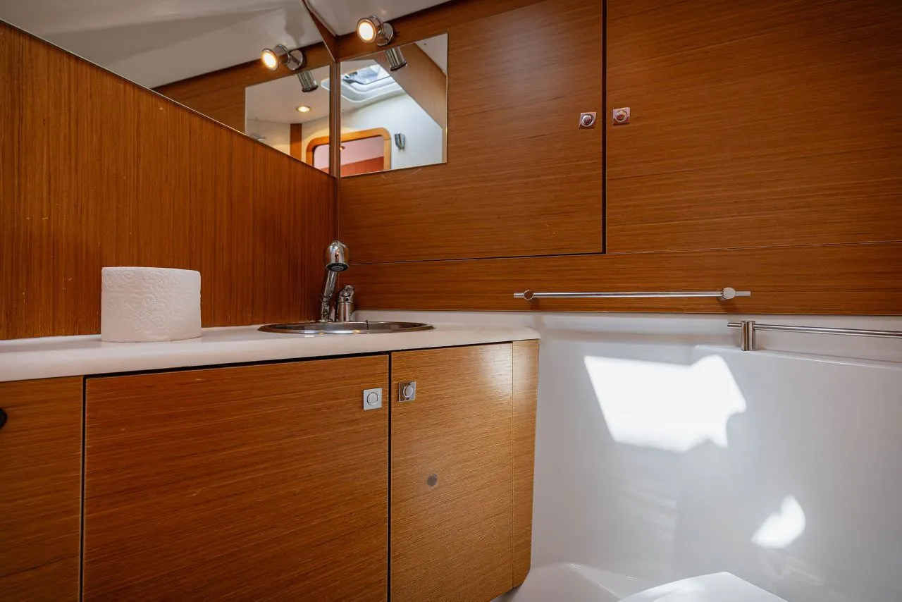 Image slide 836