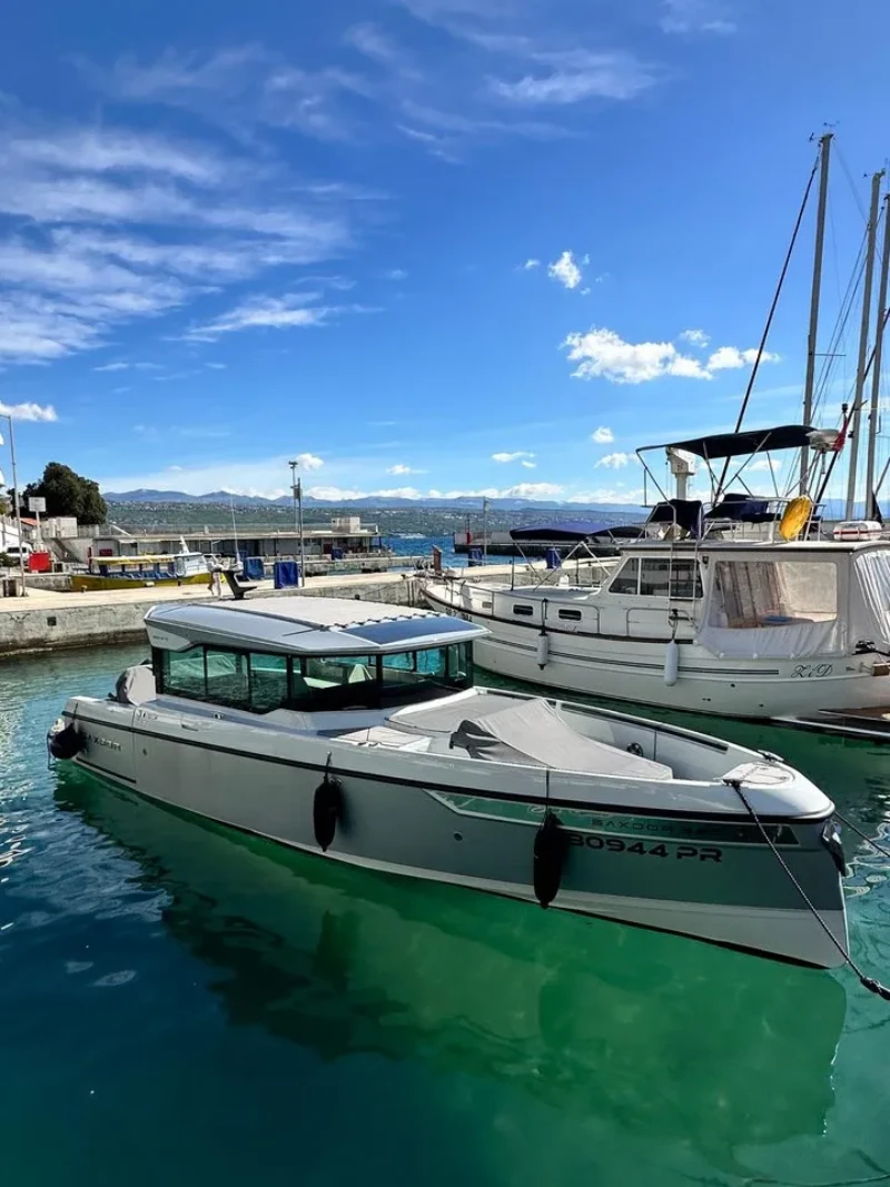 Saxdor 320 GTC Navtia boat image
